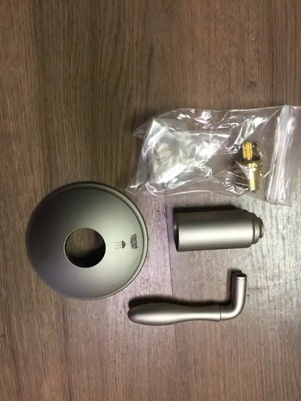 SK0422114-US20260702-105043-0 Seabury 19221 diverter trim lever handle satin nickel - Image 1