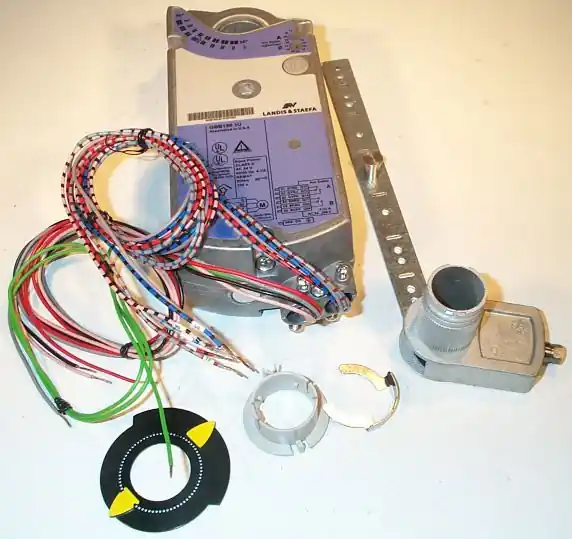SK0438462-US20260702-105043-0 Siemens GCA156.1U Spring Return Rotary Damper Actuator 24V - Image 1