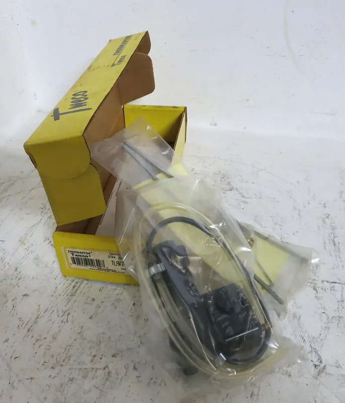 SK0443230-US20260702-105043-0 Tweco TLAK735LS Adapter Kit - Image 1